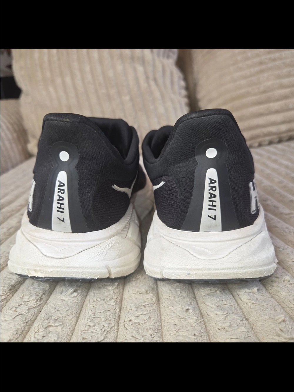 Hoka Arahi 7 Men's Running Shoes Size 12 2E (Wide) Black White Sneakers DZ2617-1 - Picture 4 of 9
